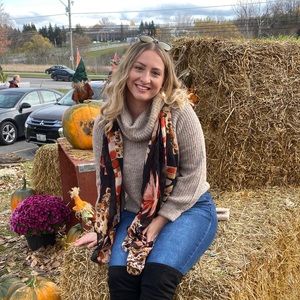 Meet your Posher, Caroline